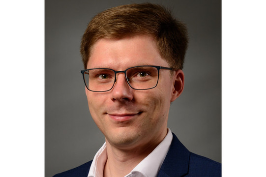 Portrait photo of Fabian Schmidt