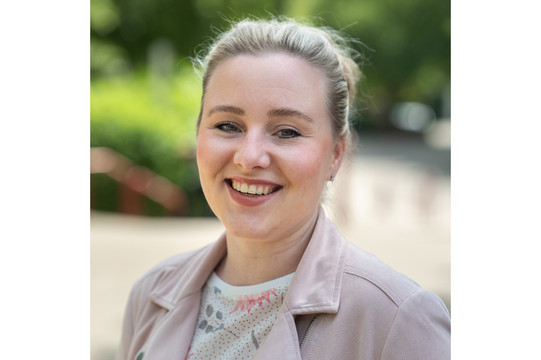 Portrait photo of Anna-Lena Ilic
